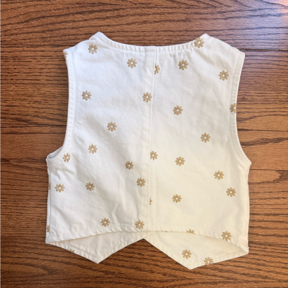 NEW Cotton On Denim Vest with Embroidered Flowers 3-4 Years - Picture 2 of 7